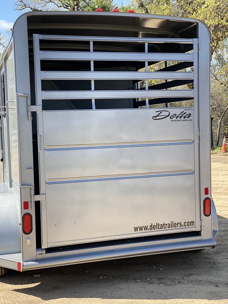 Horse Trailer New 2021 7Tall * Large Tack Room