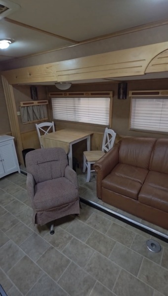 2005 Sundowner Model 8016 Sunlite 725 Grand Sierra