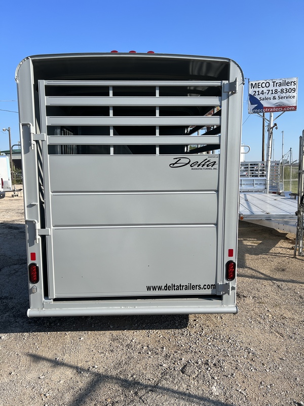 3 Horse Trailer * 7ft Tall