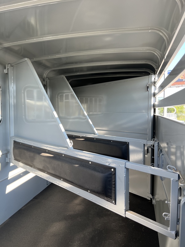 3 Horse Trailer * 7ft Tall