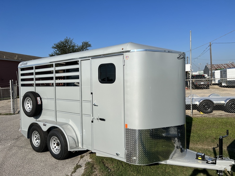 3 Horse Trailer * 7ft Tall