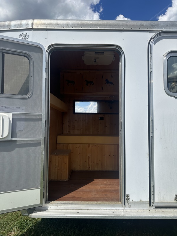 2012 Featherlite Aluminum 4 Horse With Weekender