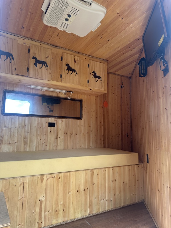 2012 Featherlite Aluminum 4 Horse With Weekender