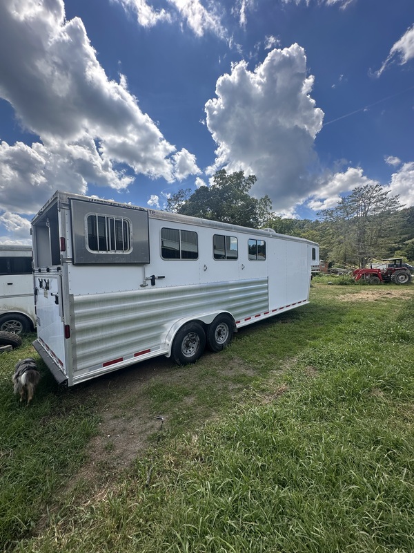2012 Featherlite Aluminum 4 Horse With Weekender