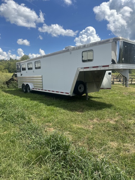 2012 Featherlite Aluminum 4 Horse With Weekender 