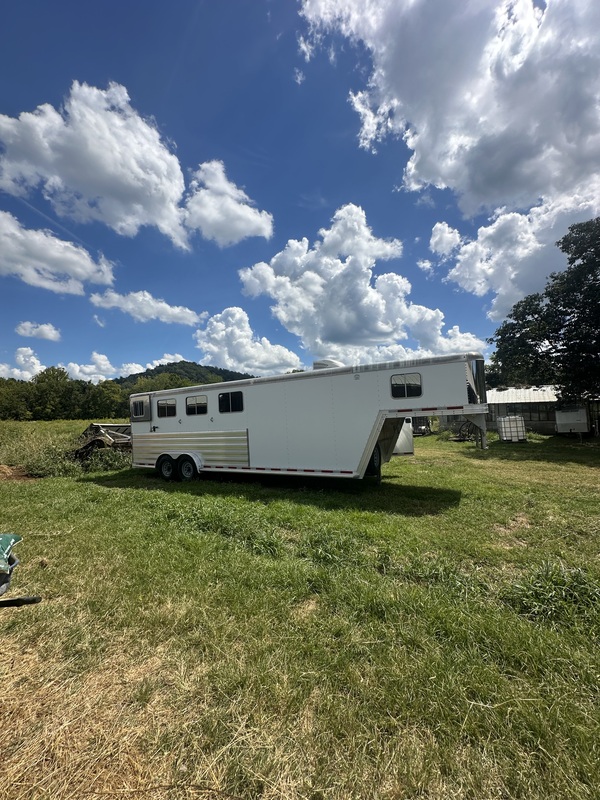 2012 Featherlite Aluminum 4 Horse With Weekender