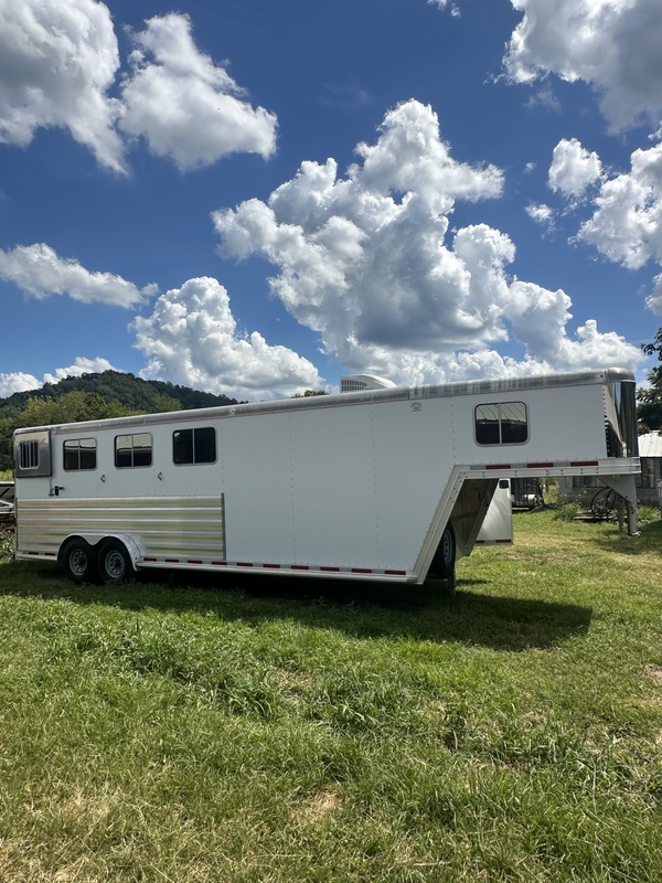 2012 Featherlite Aluminum 4 Horse With Weekender