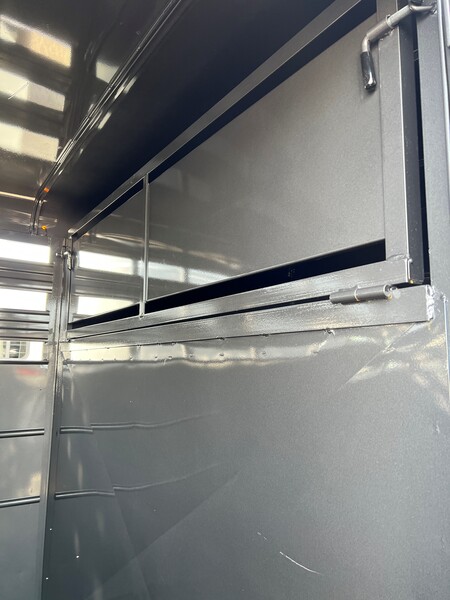 Trailer Livestock / Horse *  Lifetime Floor
