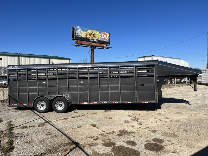Trailer Livestock / Horse *  Lifetime Floor