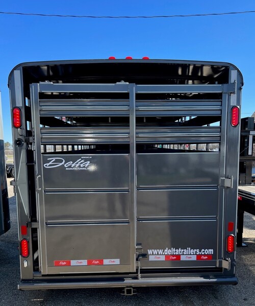 Trailer Livestock / Horse *  Lifetime Floor