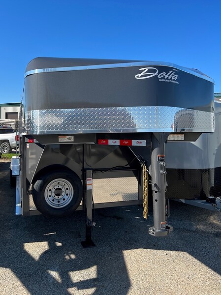 Trailer Livestock / Horse *  Lifetime Floor